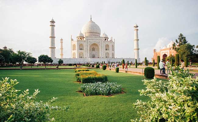 taj-mahal-tour-by-superfast-train